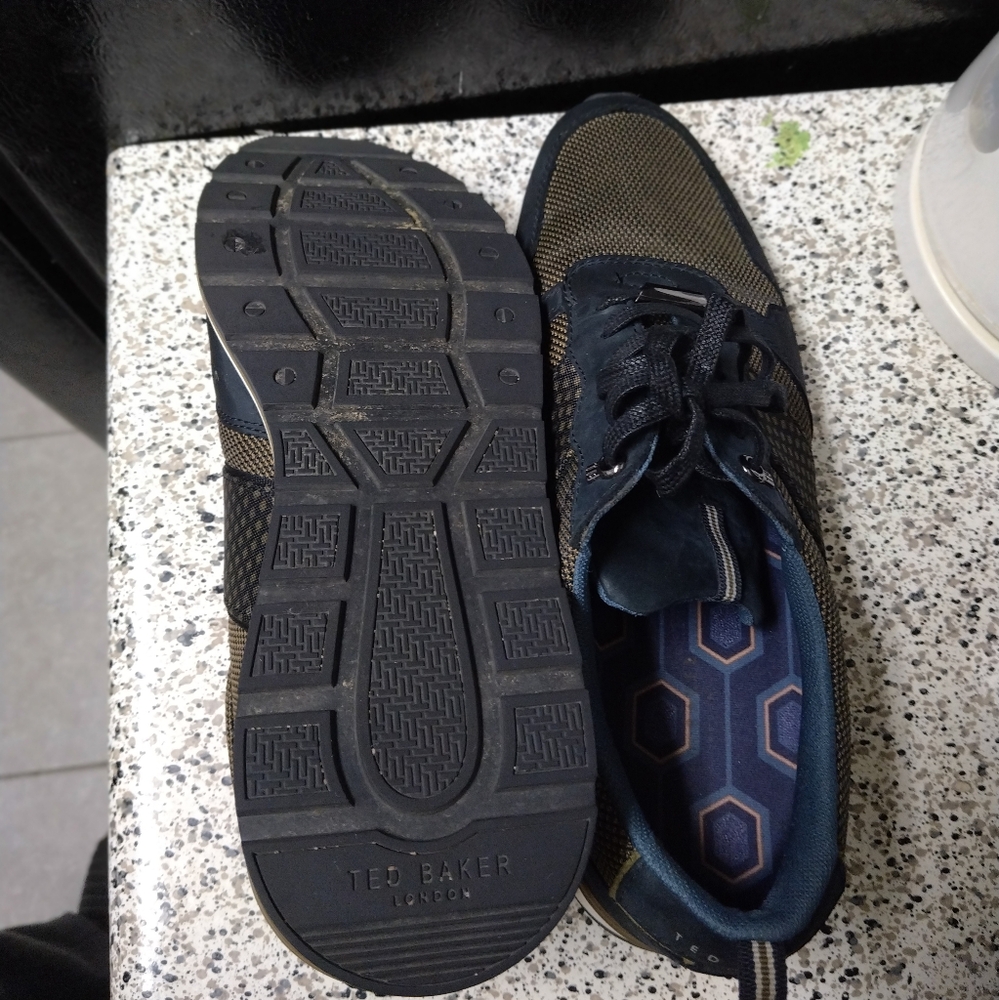 Shoes - Picture 5 of 8